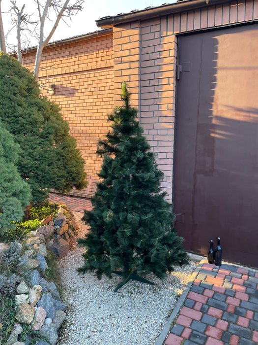 Продам елку искусственную новогоднюю