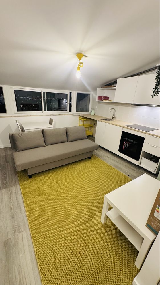 Penthouse T0 + 1 – Totalmente Mobilada com Vista Brutal e Desafogada e