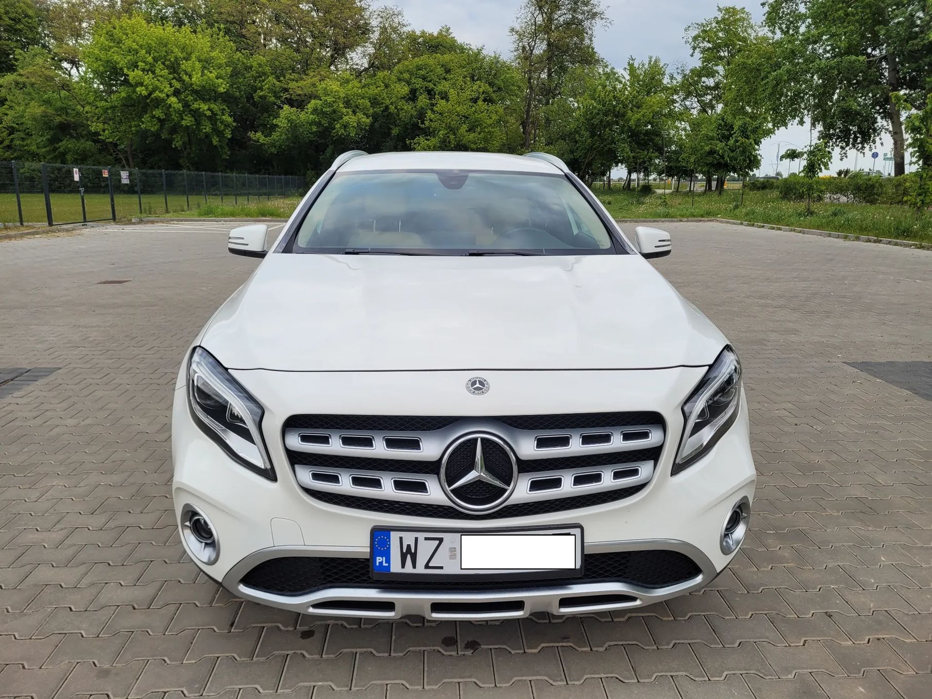 Mercedes-Benz GLA jasny środek, niski przebieg , automat