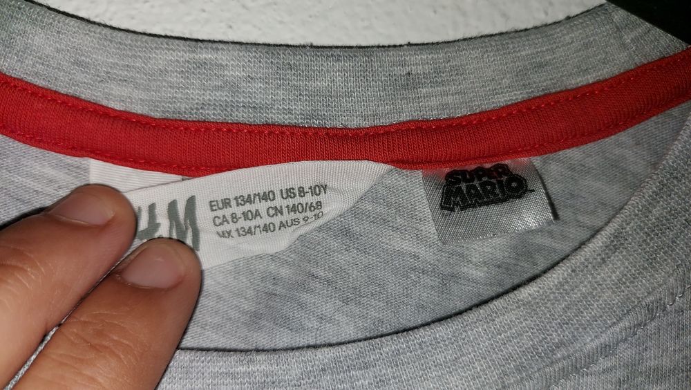 Camisola manga comprida Super Mario 
Nova
8-10 anos
Com lantejolas - S