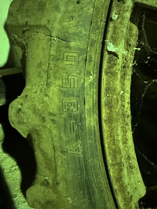 Rodas estreitas em bom estado