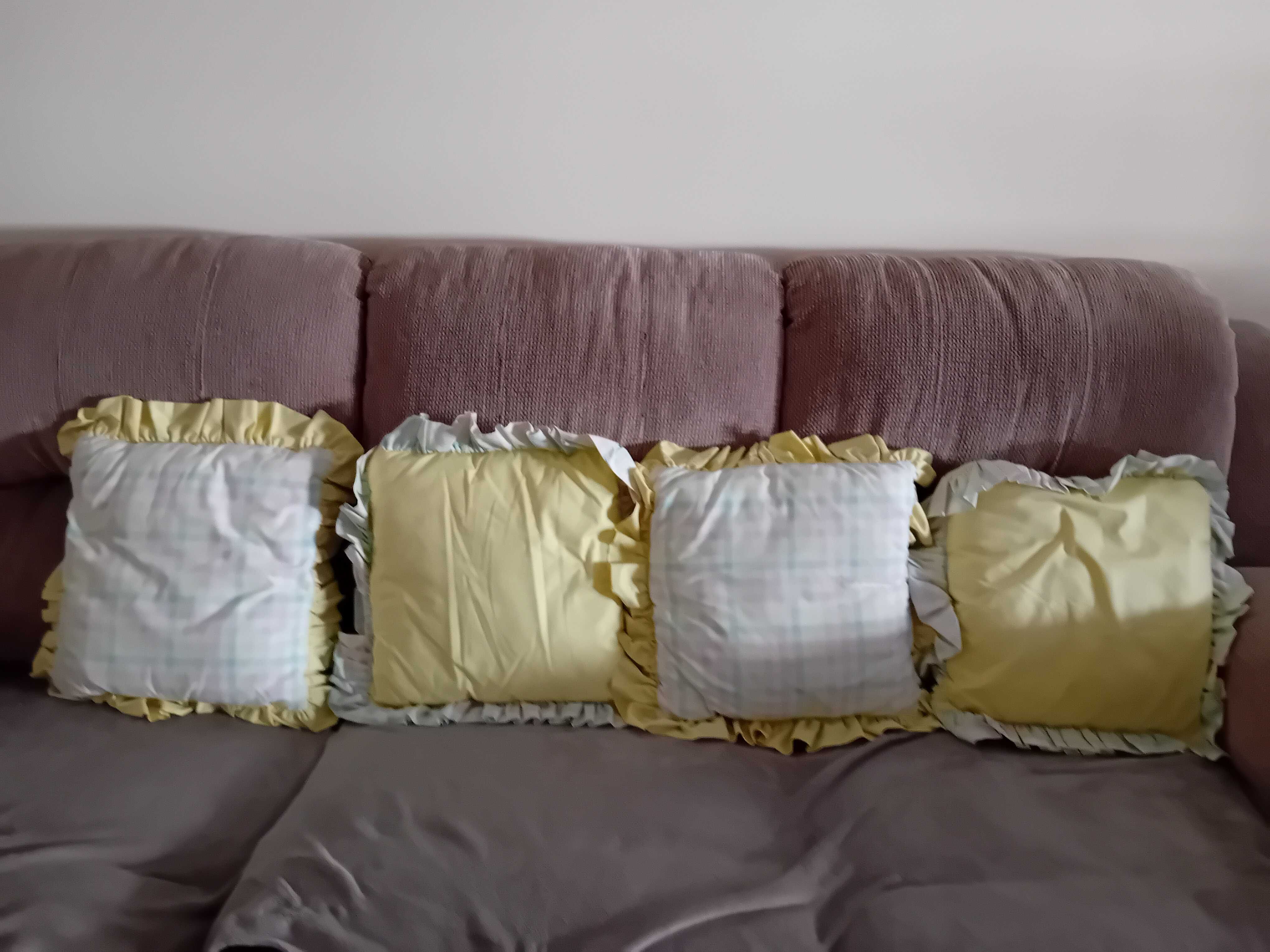 Quarto criança - Cobertura cama estudio + almofadões + rolos