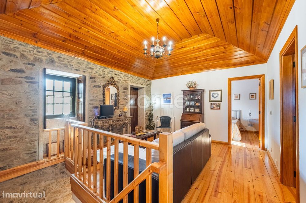 Moradia T2 com Anexo e Jardim, Amendoeira, Macedo de Cavaleiros