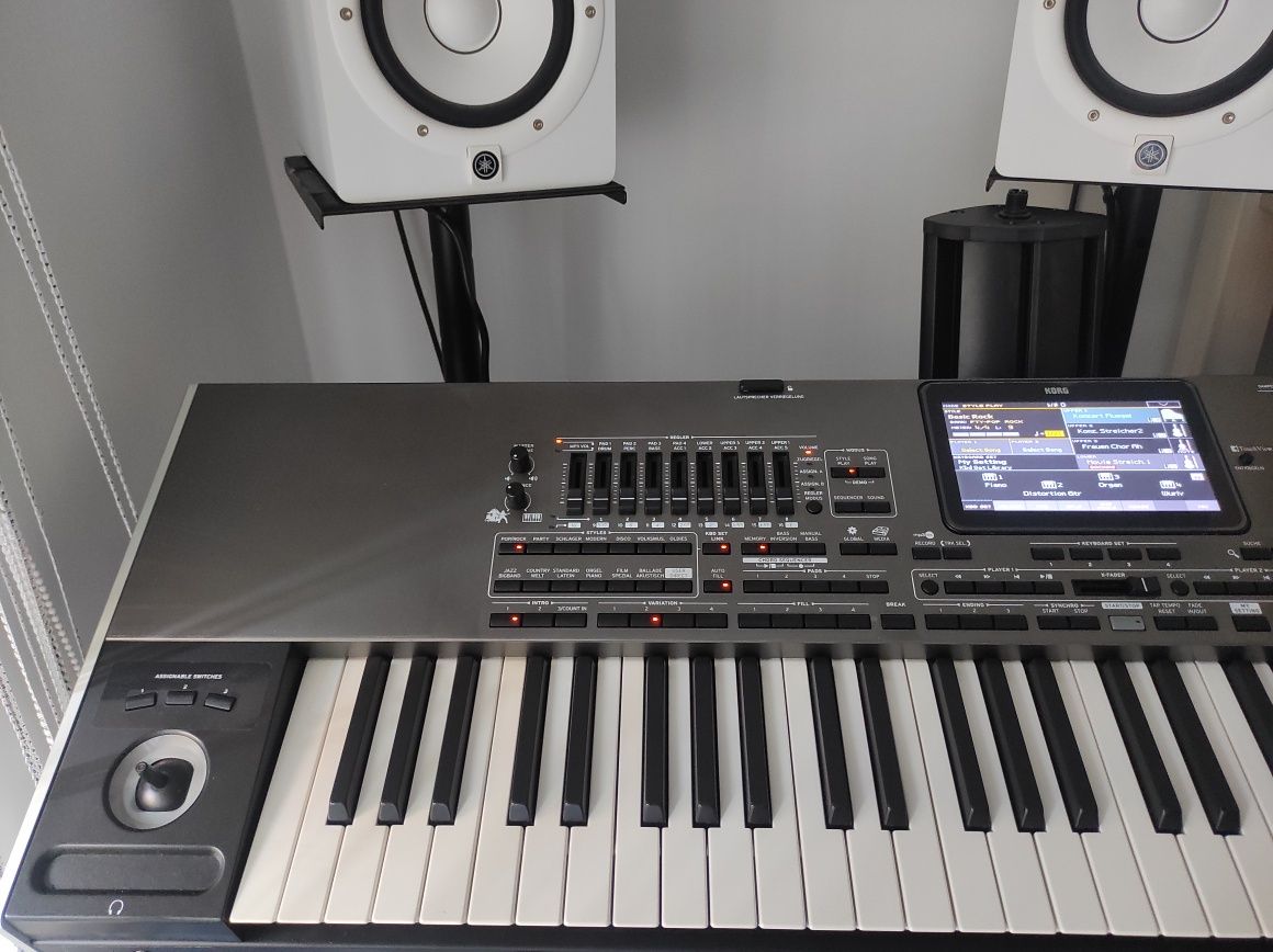 Korg Pa4x musikant z repertuarem + twardy case na kółkach