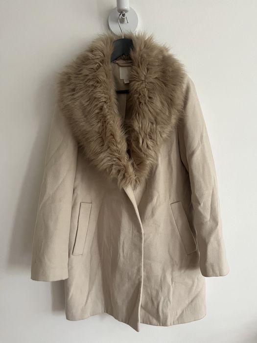 Piękny jesienno zimowy płaszcz hm beżowy futerko