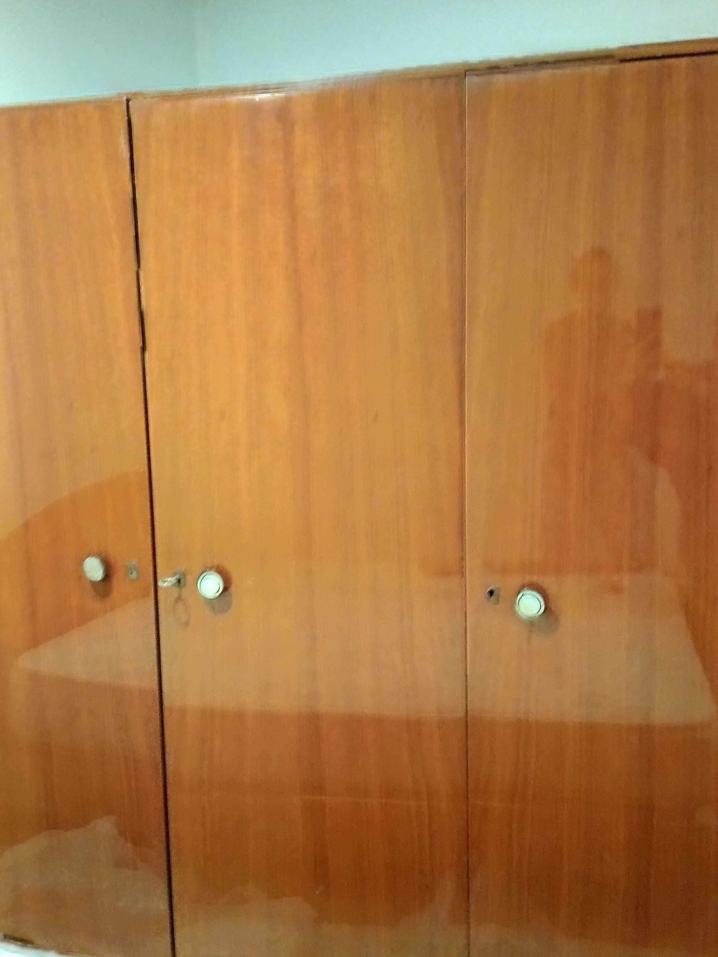 Roupeiro de 3 portas