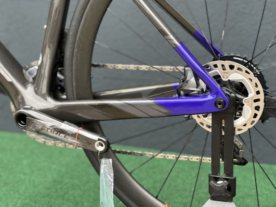 Karbonowy rower szosowy Scott Addict RC Sram Force AXS 12 Syncros r.54