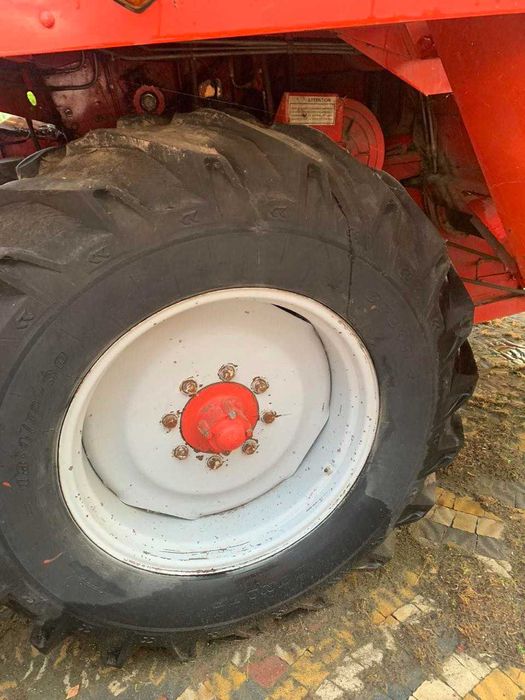 Massey Ferguson 560