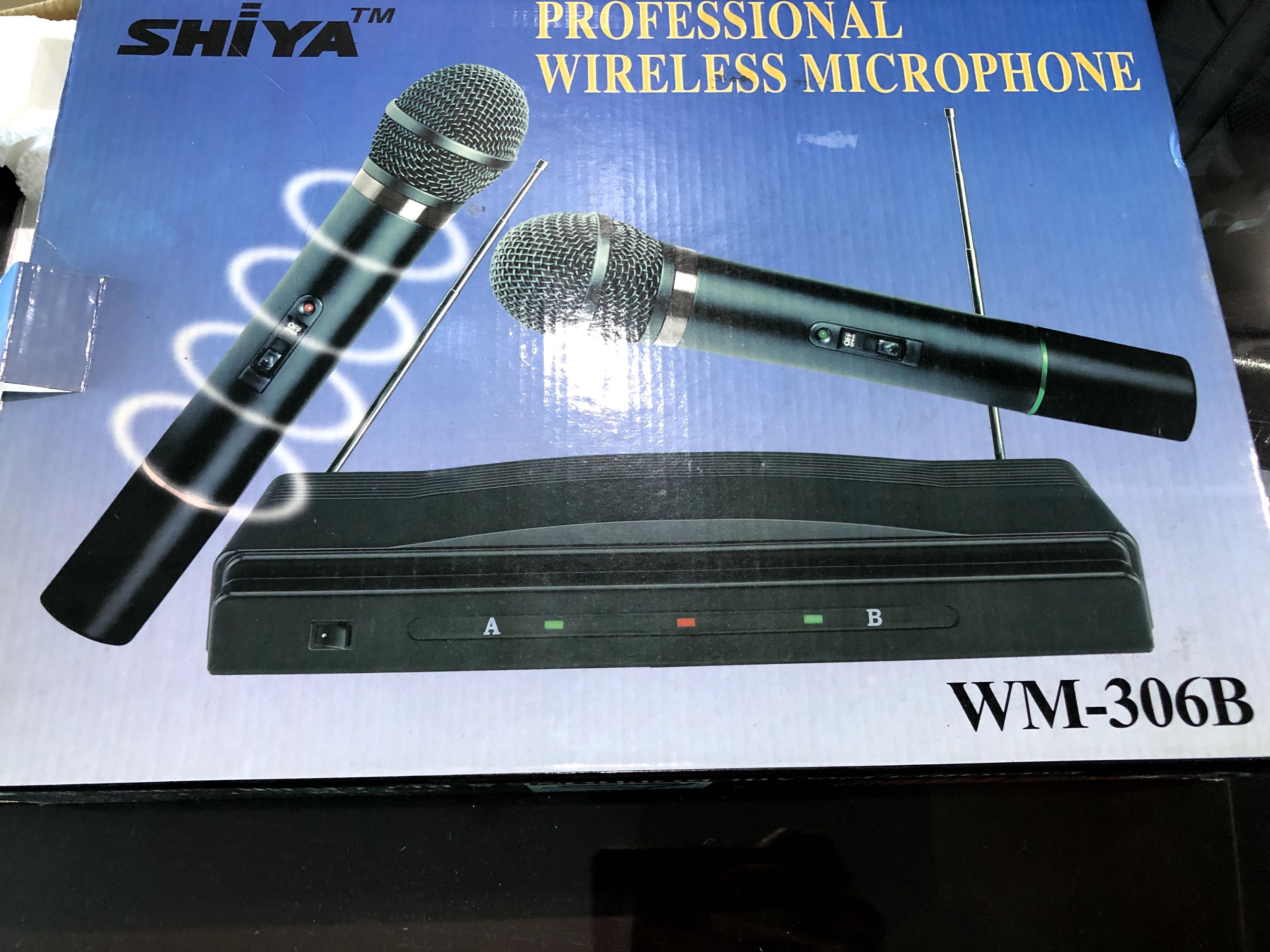 2 Microfones sem fio, com base, novo na caixa