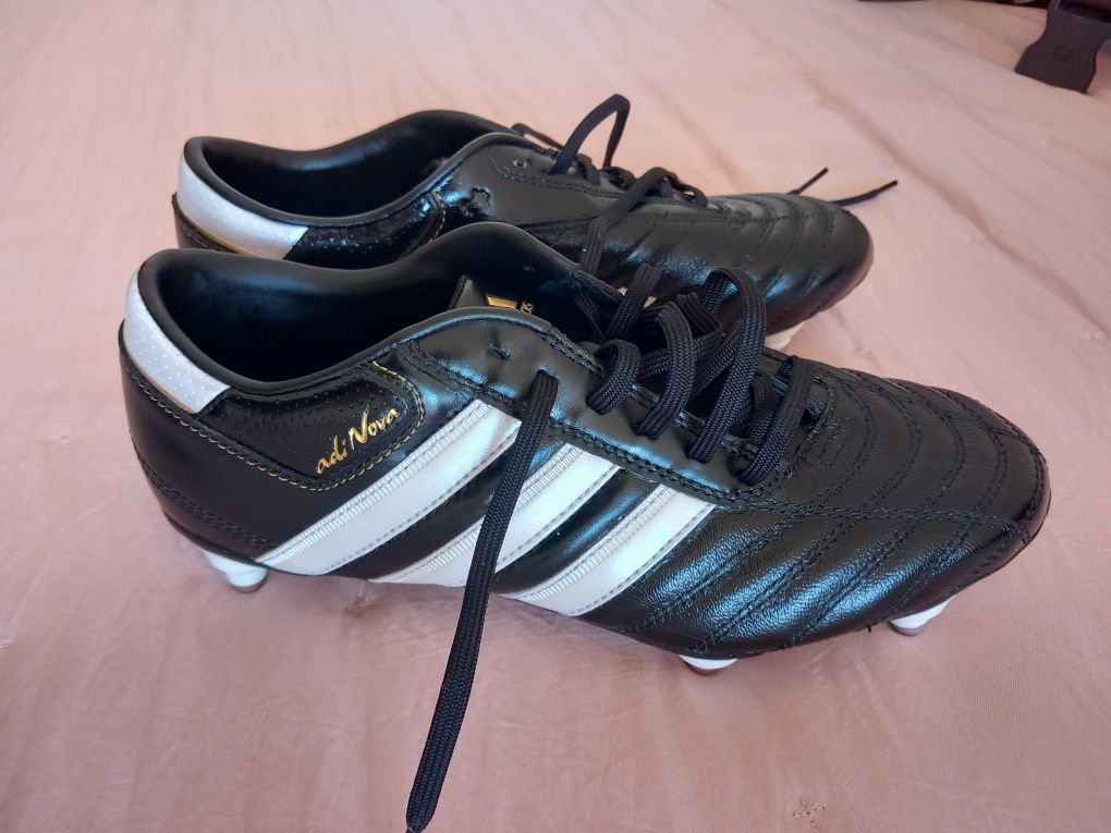 Chuteiras novas Adidas tam 40