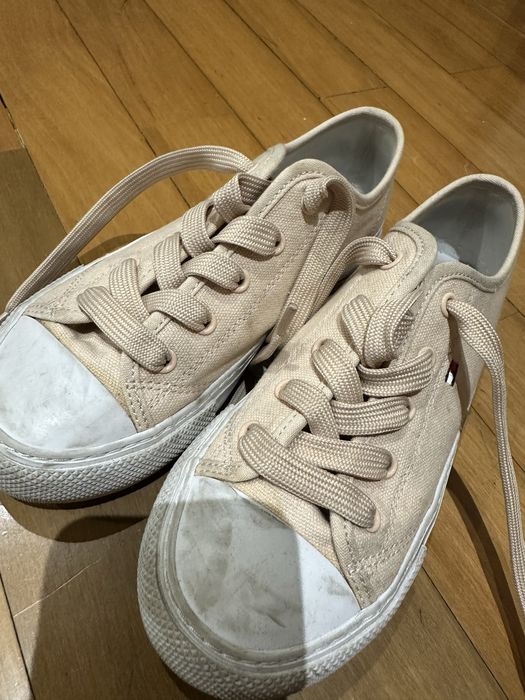 Botas Geox e Sapatilhas Tommy Hilfinger