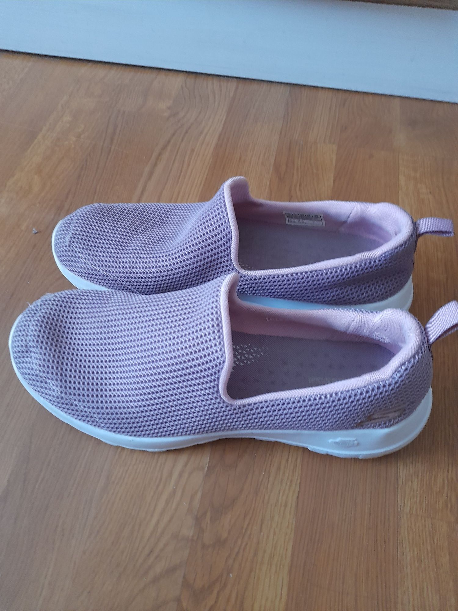 Макасіни жіночі бренду Skechers  42 розмір