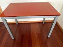 Mesa com tampo em vidro temperado