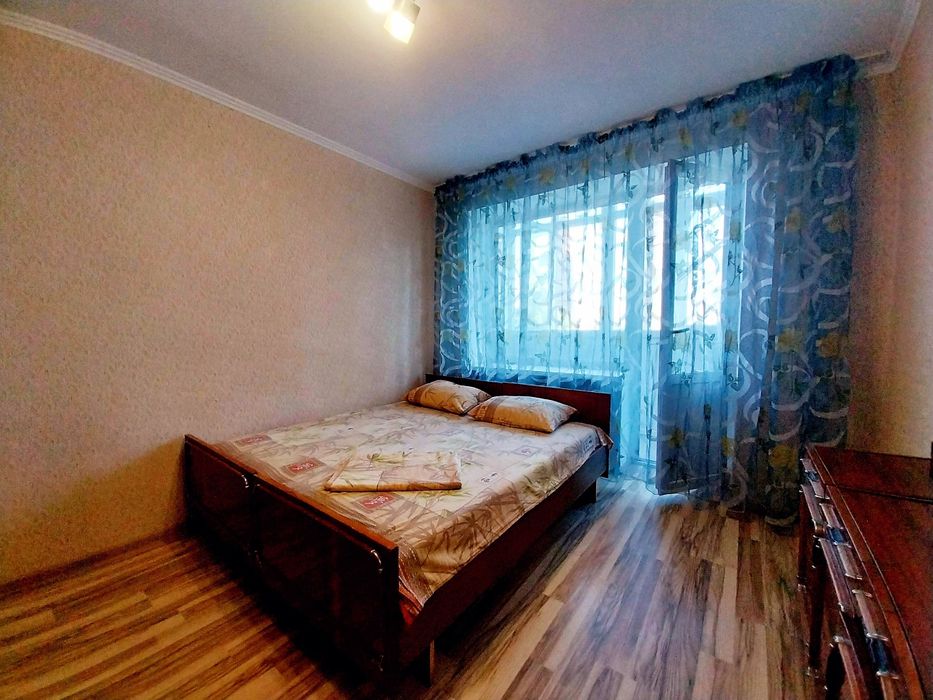 2-кім. вул.Київська, 12 школа. Район "ДентаМед". Подобово. Ціна доби.