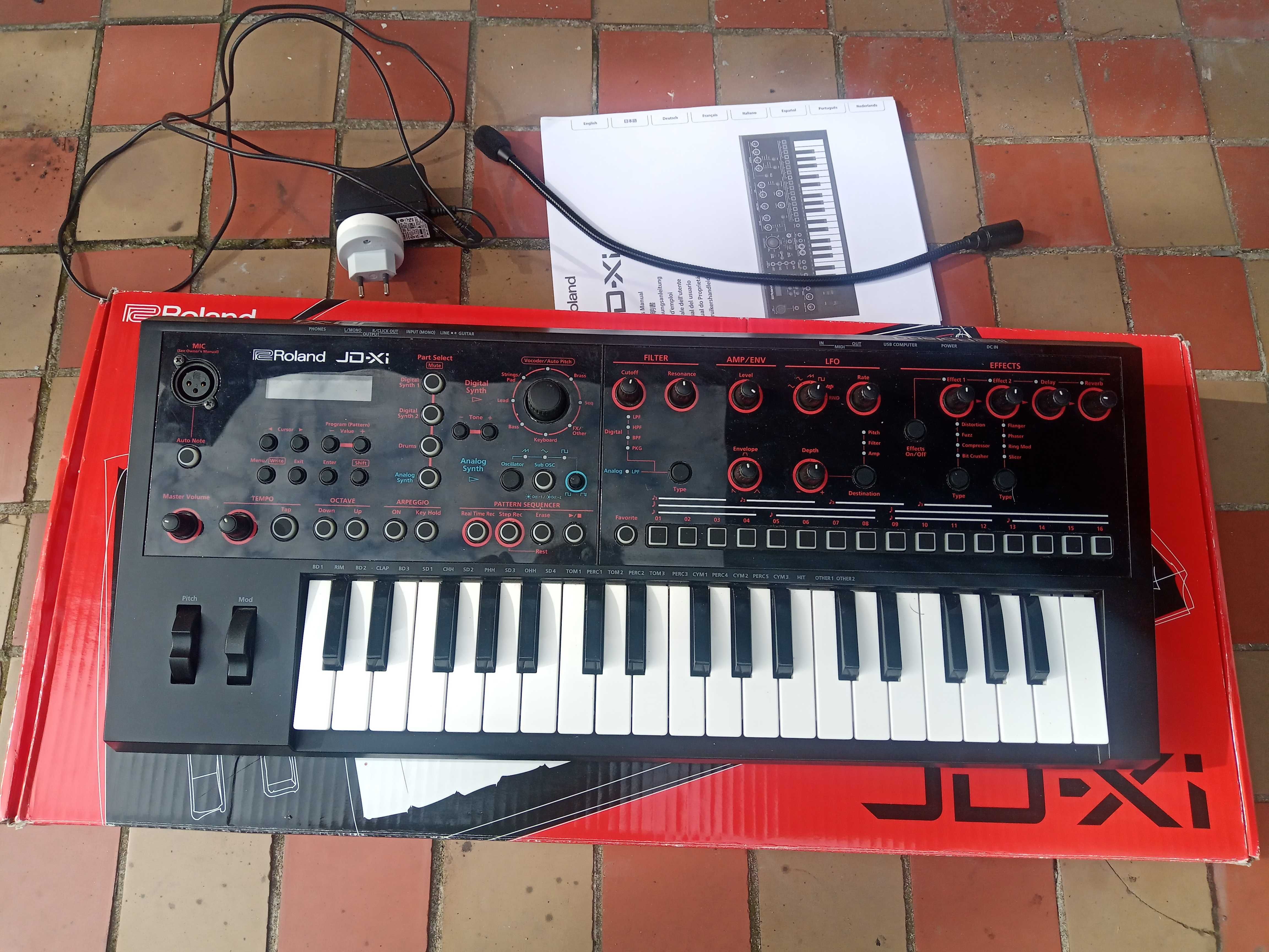 Синтезатор Roland JD-Xi