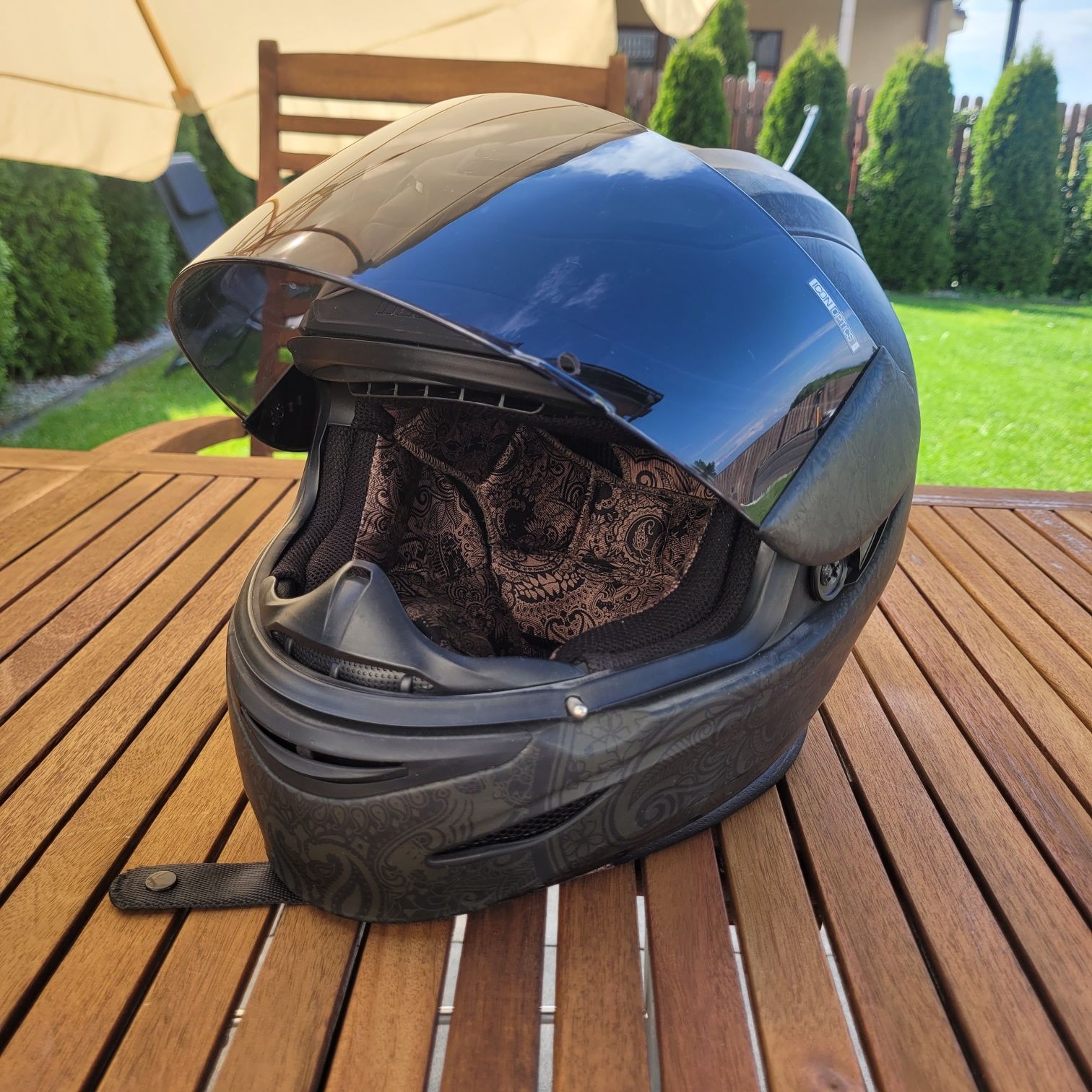 Kask motocyklowy ICON