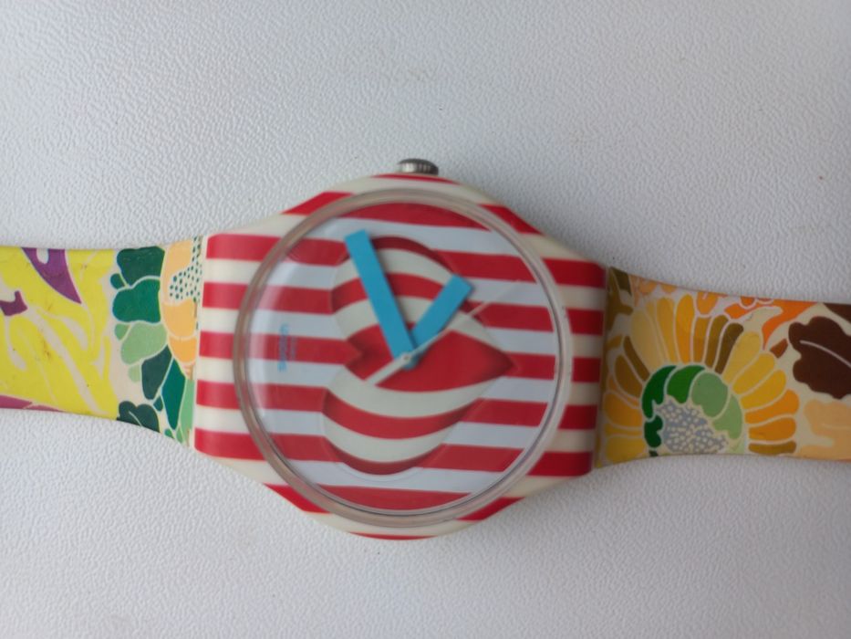 Оригінальний вінтажний  годинник swatch