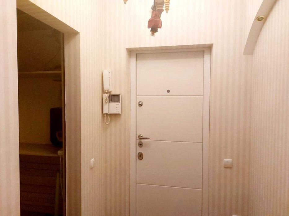 БЕЗ КОМІСІЇ! дуже велика 2 кімнатна квартира. ТОП локація