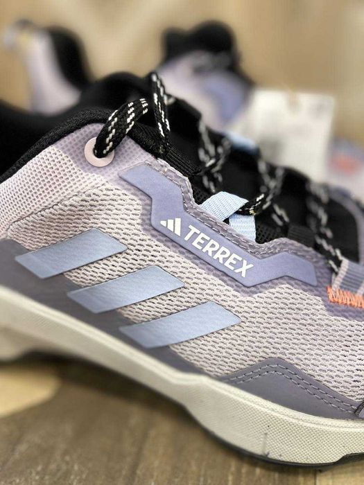 Розпродаж! Нові оригінальні кросівки Adidas Terrex AX4 W (38 2/3)