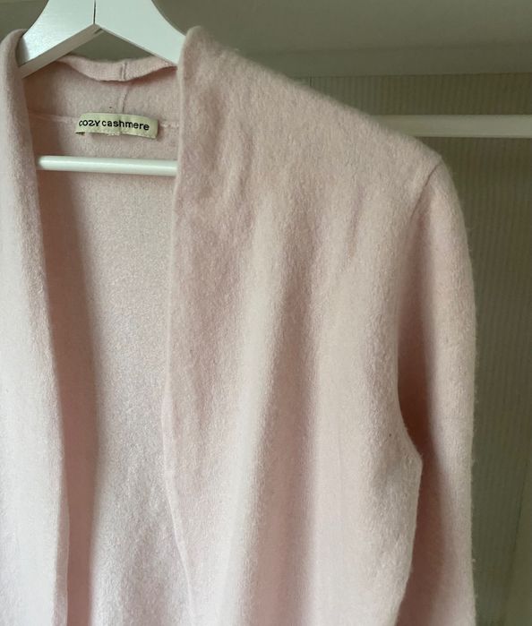 Pudrowy różowy kardigan narzutka XS 34 100% Kaszmir