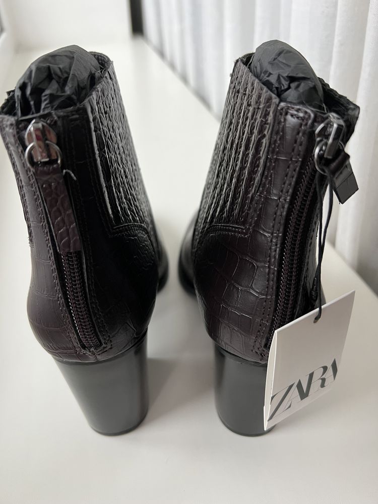 Женские демисезонные ботинки Zara