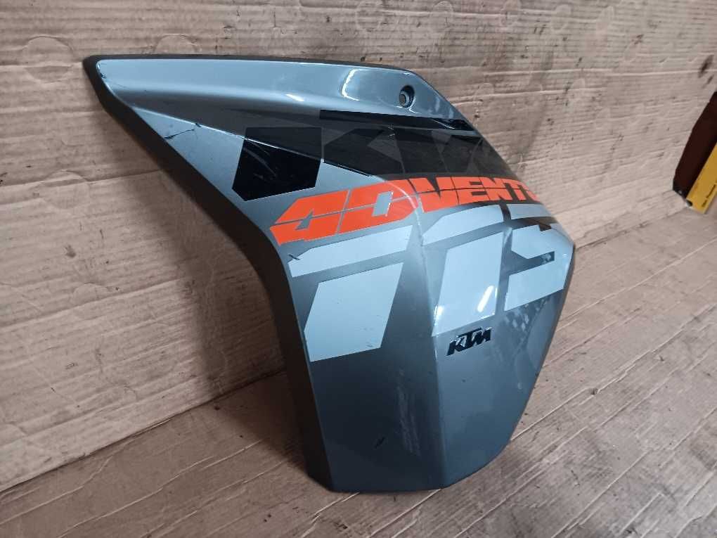 Carenagem esquerda do depósito KTM 1050 / 1090 / 1190 Adventure