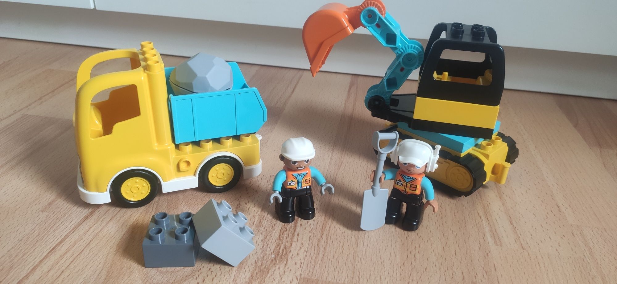 LEGO DUPLO, Town, klocki Ciężarówka i koparka gąsienicowa, 10931
LEGO