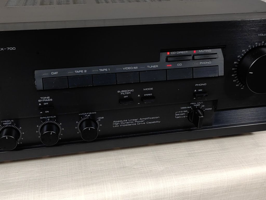 Yamaha AX-700 Kultowy wzmacniacz stereo