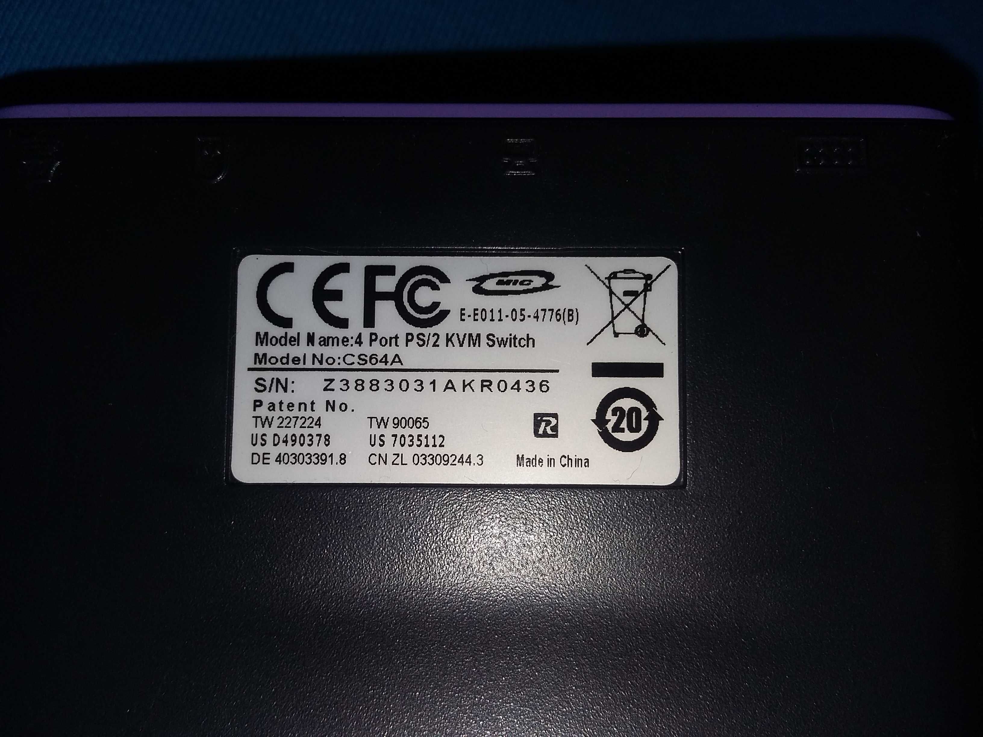 Четырехпортовый PS/2 KVM-переключат. 4 Port P/S2 KVM Svitch CS64A ATEN