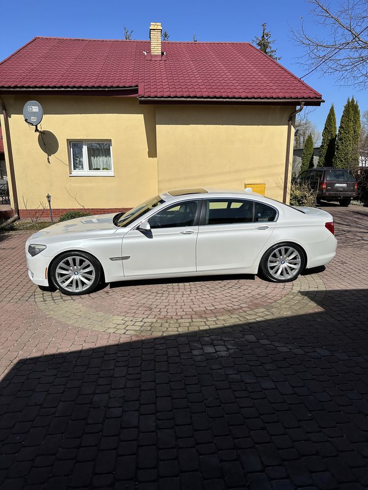 Auto do ślubu BMW 7 Long F02  Biała perła