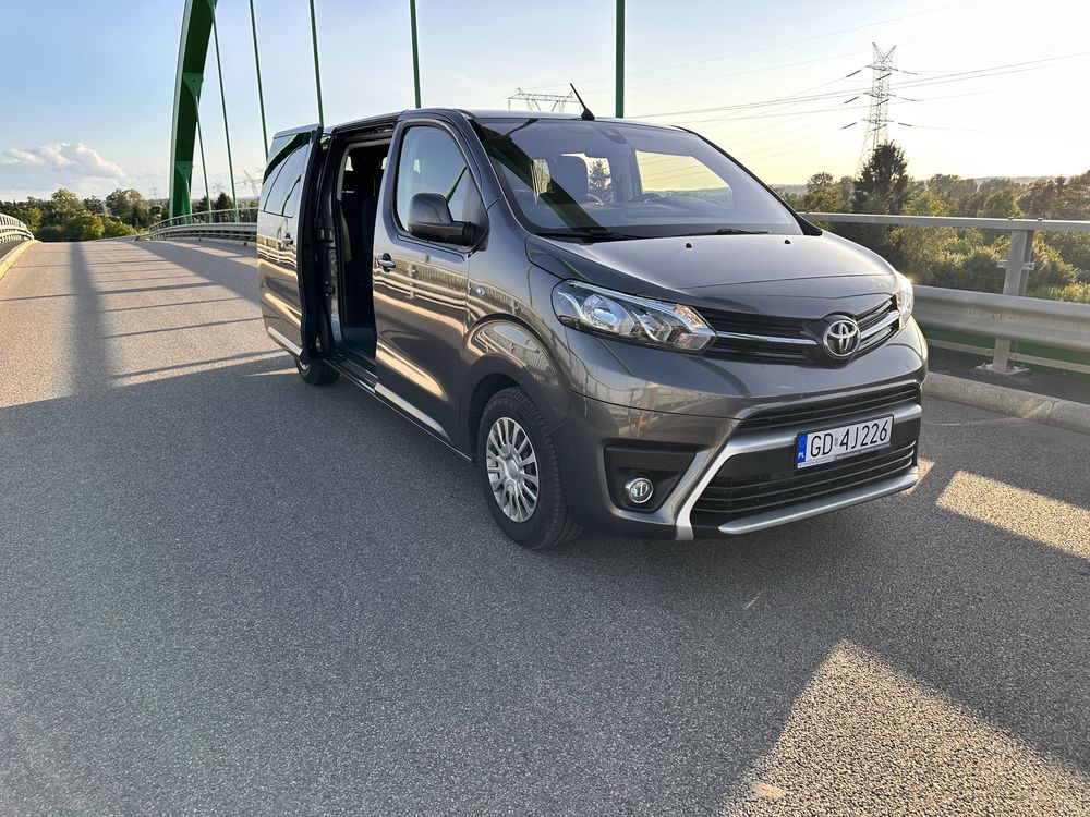 Wynajem Busa 9 osobowy Toyota ProAce long 2023