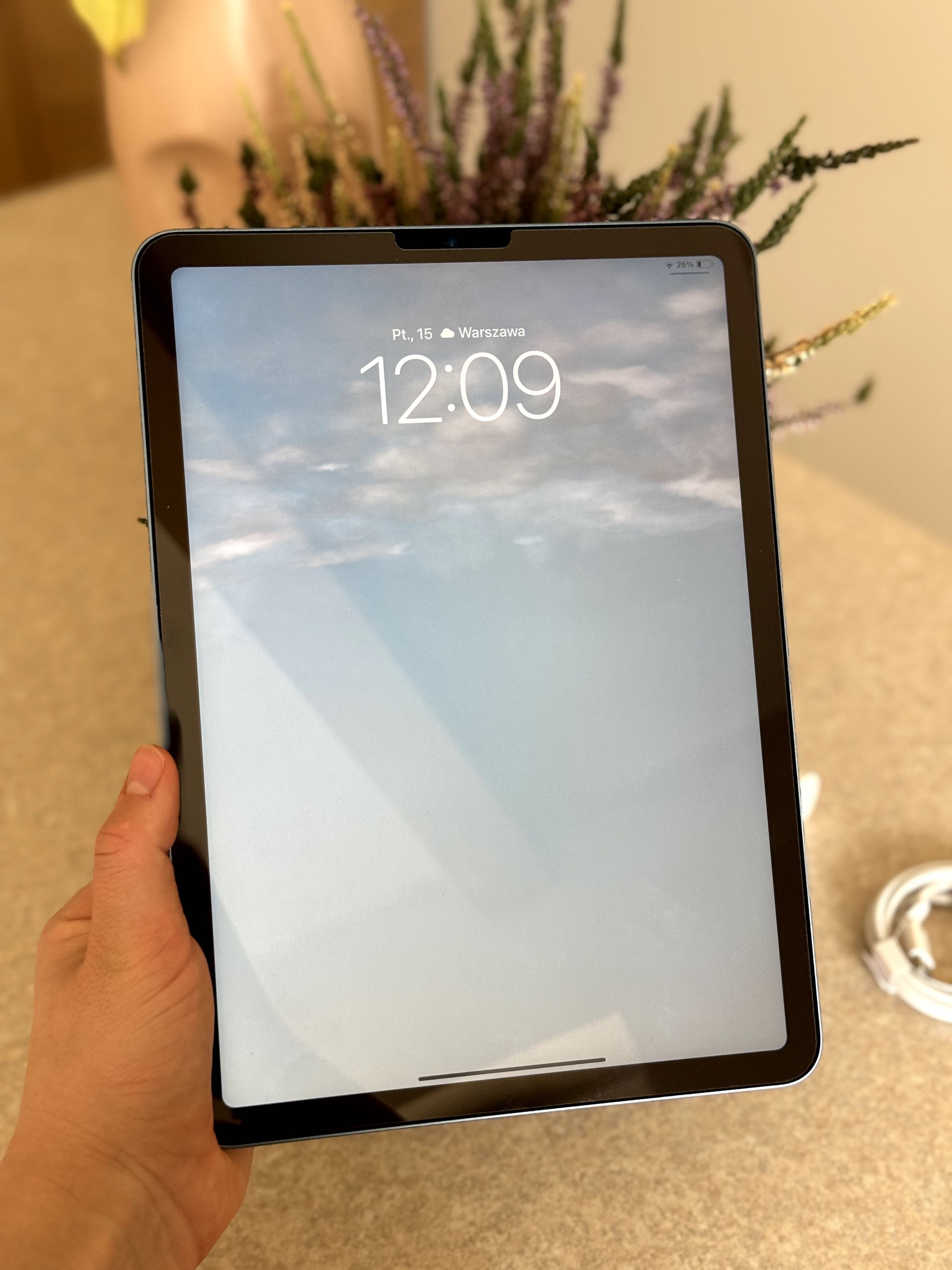 Apple iPad Air 5 z procesorem Apple M1 kondycja 100% jak nowy szkło