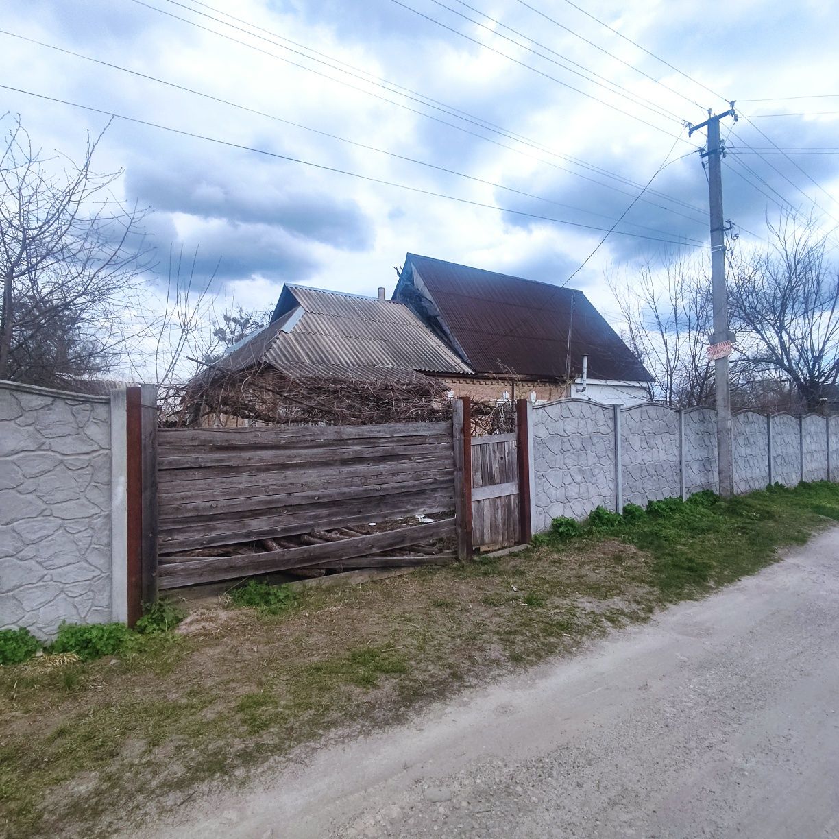 Продаж пів будинку в с. Демидів.