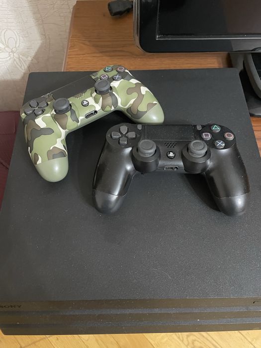 Sony Playstation 4 pro(1 терабайт памяти)