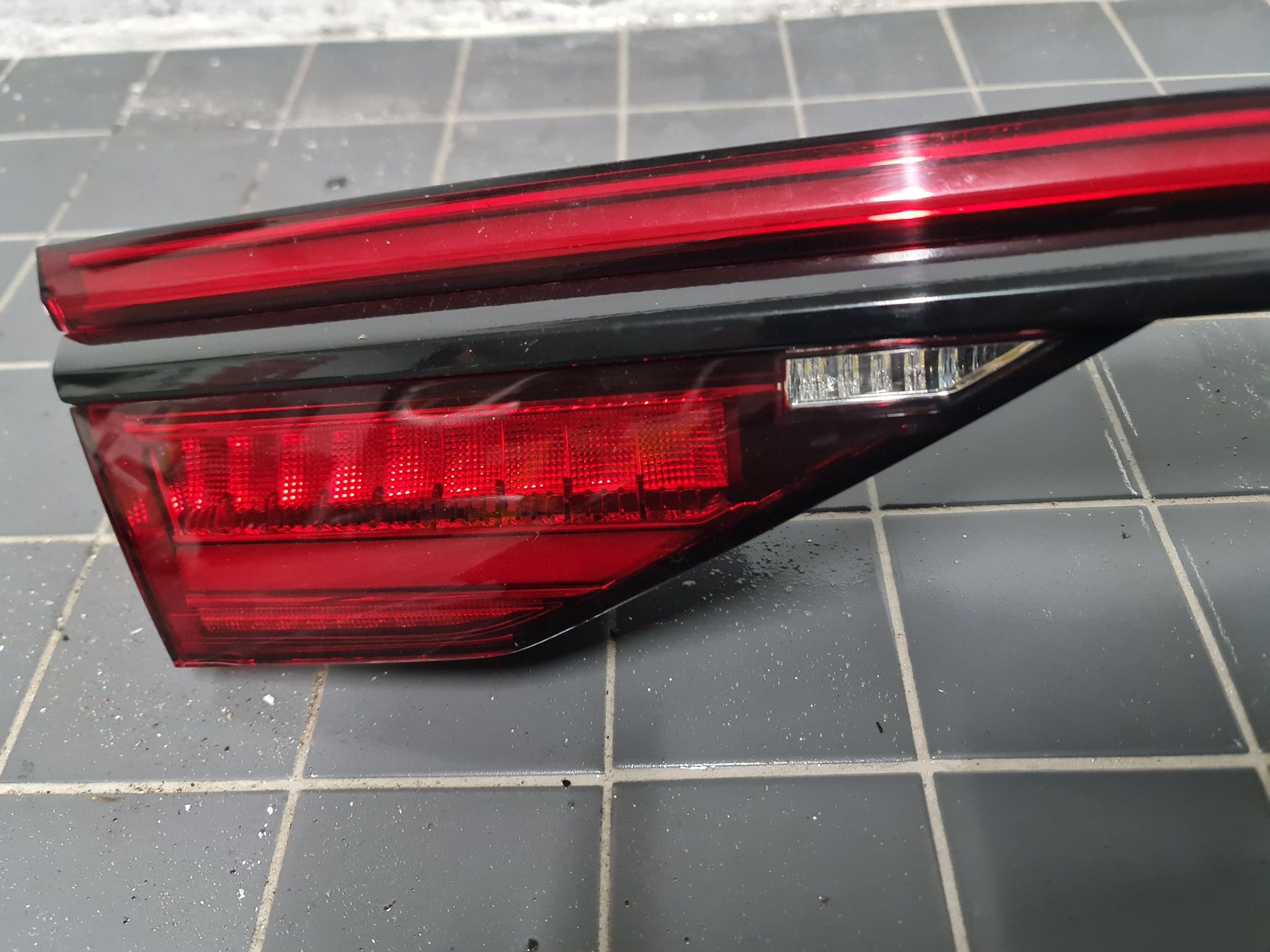 Lampy tył audi a8 d5