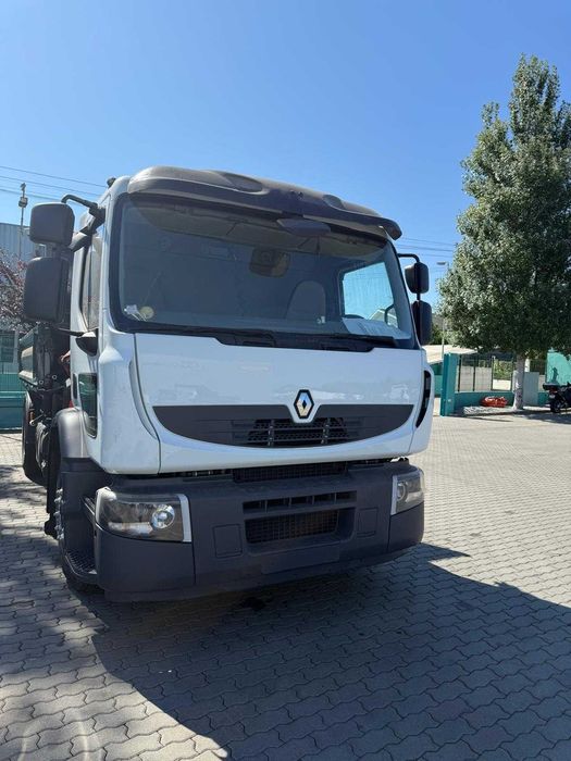 Camiao Renault com Grua