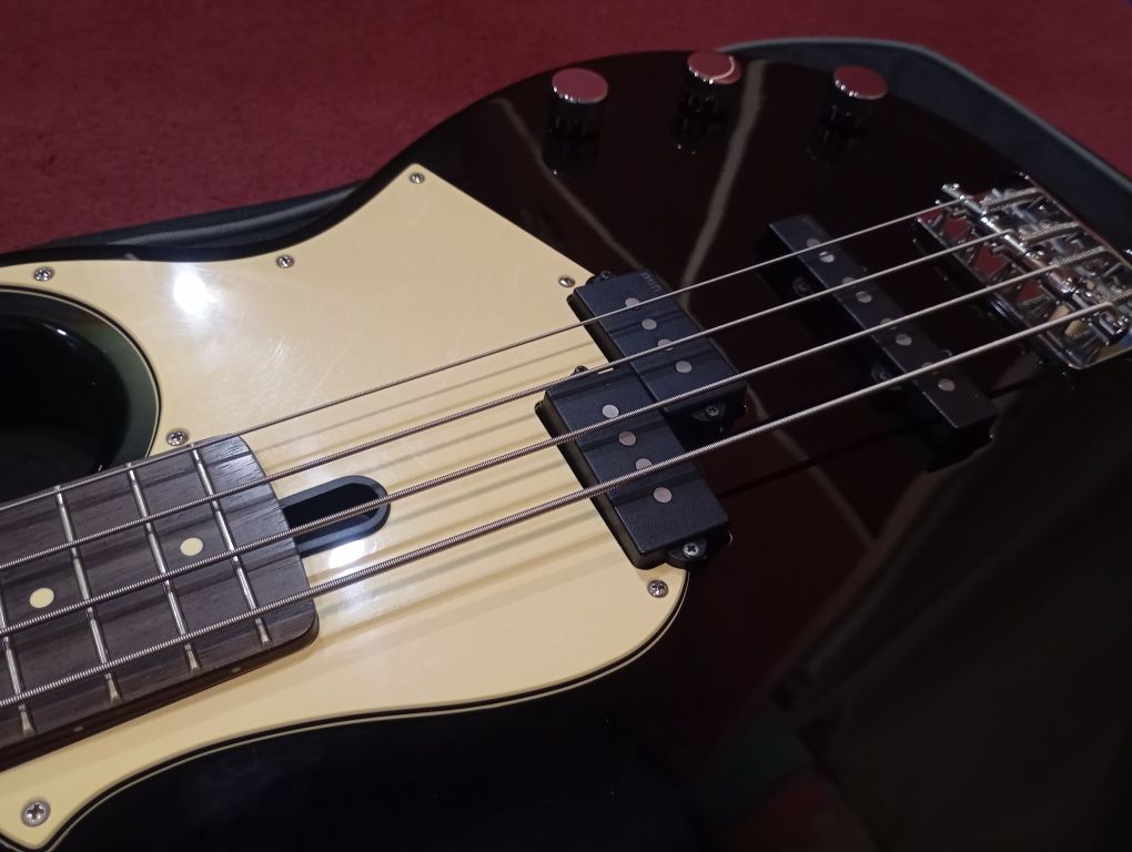 Baixo Yamaha Broadbass