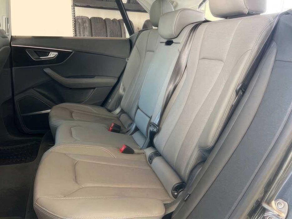 Audi Q8      2025