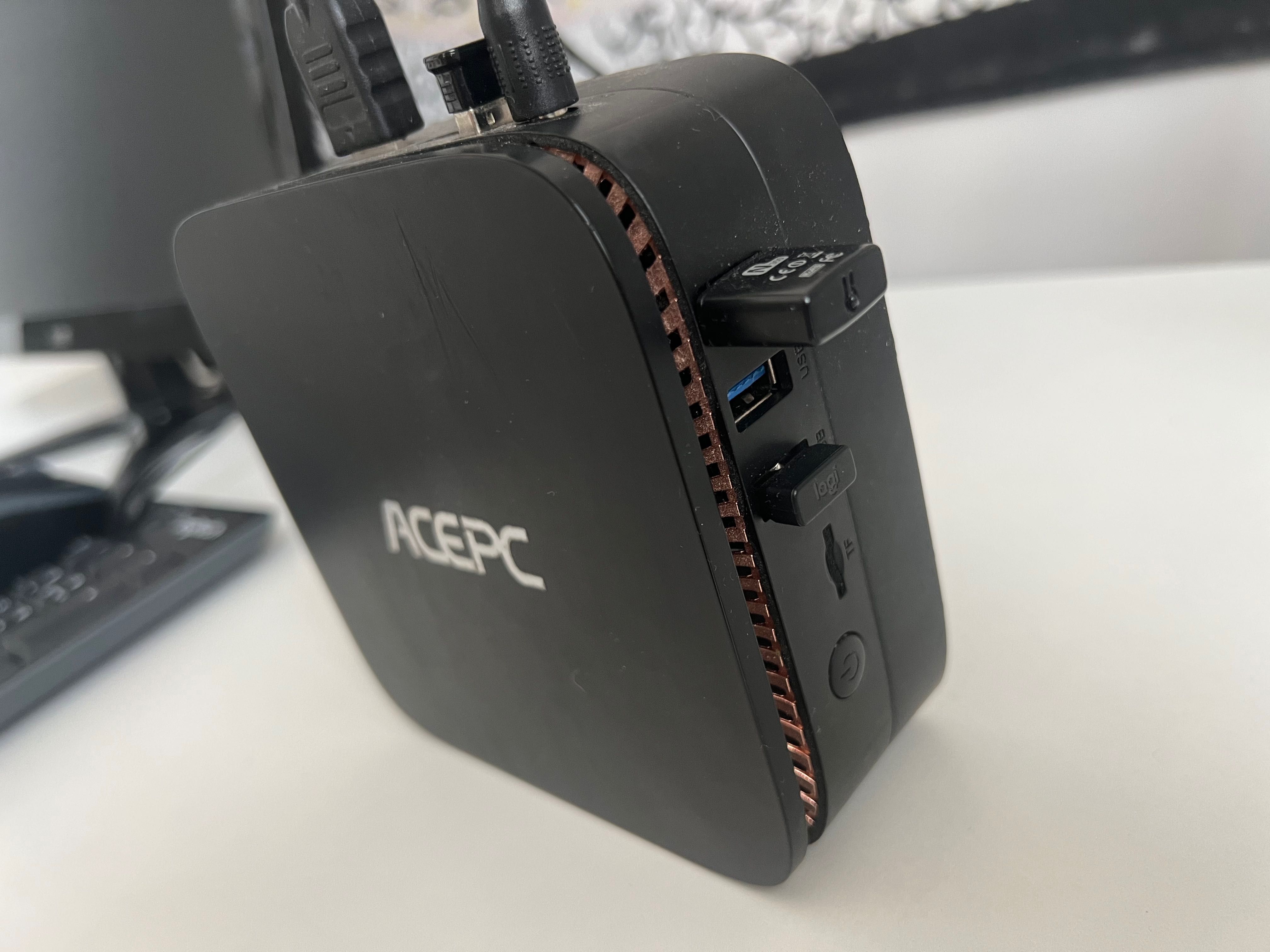 Komputer stacjonarny Mini ACEPC, Monitor Acer, klawiatura i myszka