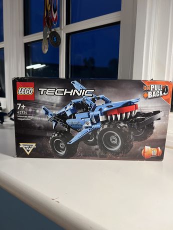 42134 Лего LEGO Technic Megalodon
