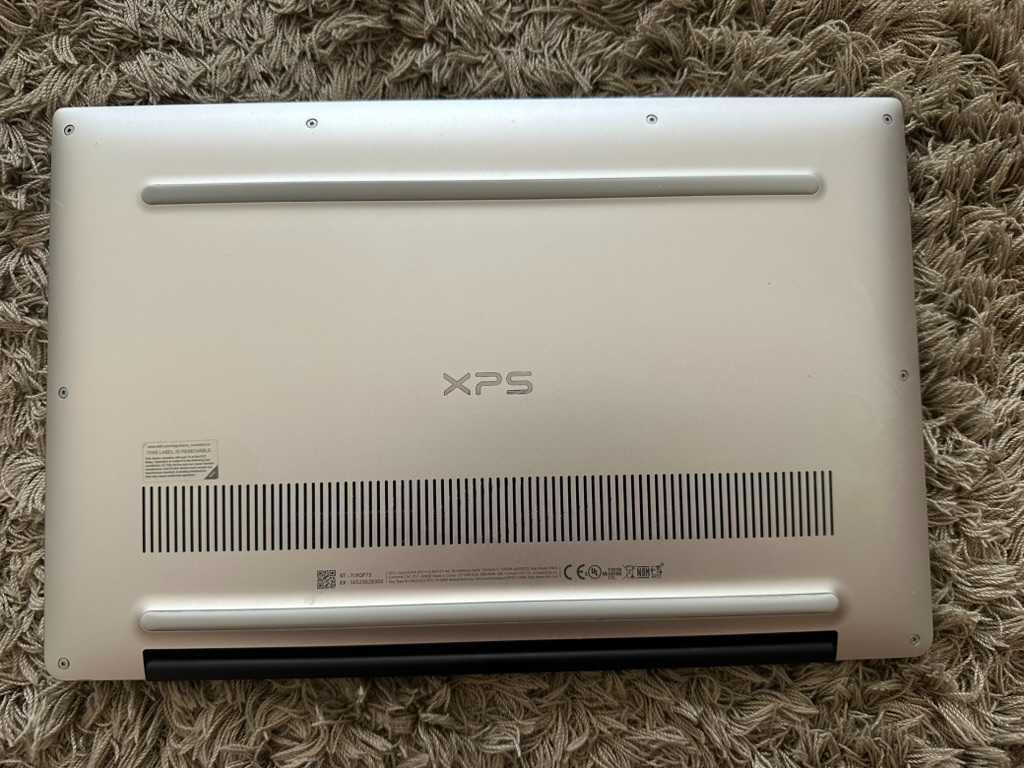 Dell XPS 13 7390 with touch display
