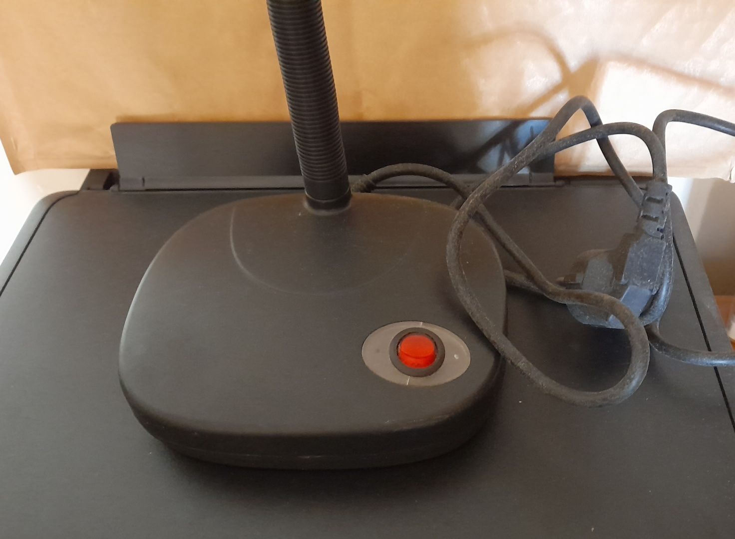 Lupa de mesa 2X com haste flexível e iluminação / ÚLTIMOS DIAS