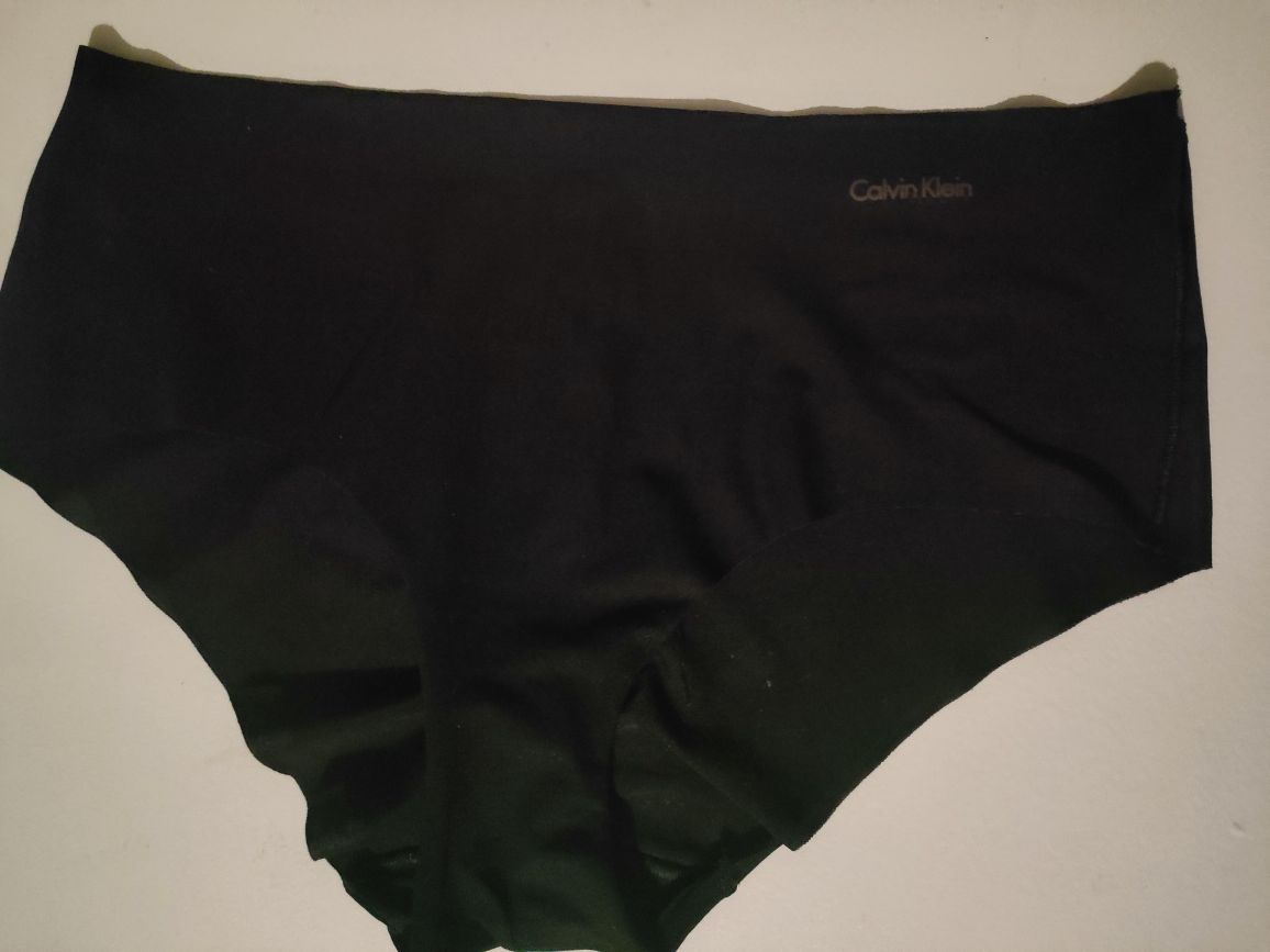 świetne bezszwowe majtki Calvin Klein