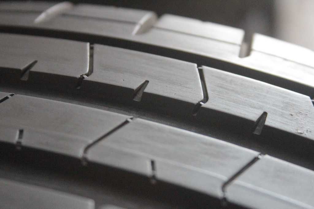 235/50/20 Pirelli P Zero 235/50 R20 104Y XL J LR