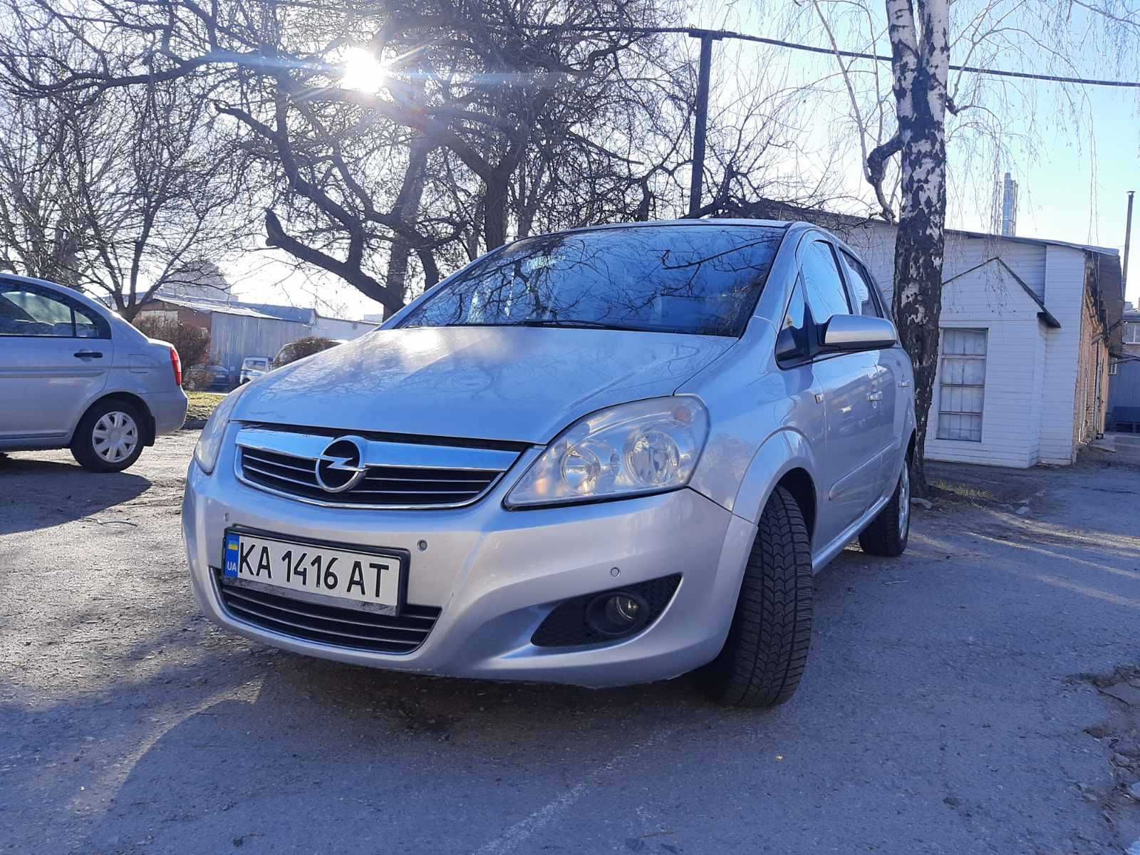 Сімейний мінівен на автоматі Opel Zafira  В