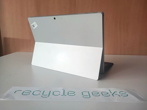 Microsoft Surface Pro 7 Plus i7-1165G7 16GB Ram 256GB NVMe teclado PT