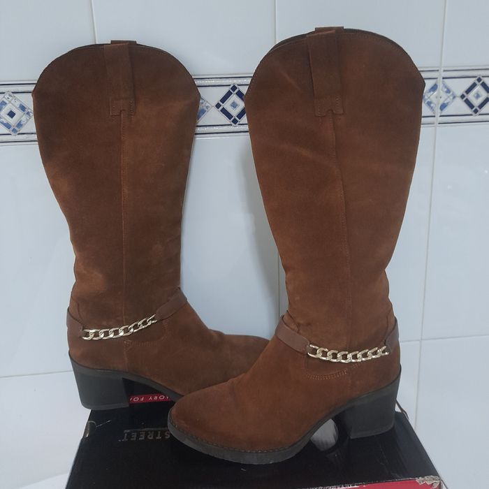Botas de cano alto em pele Genuína- (camurça) -Tamanho 38