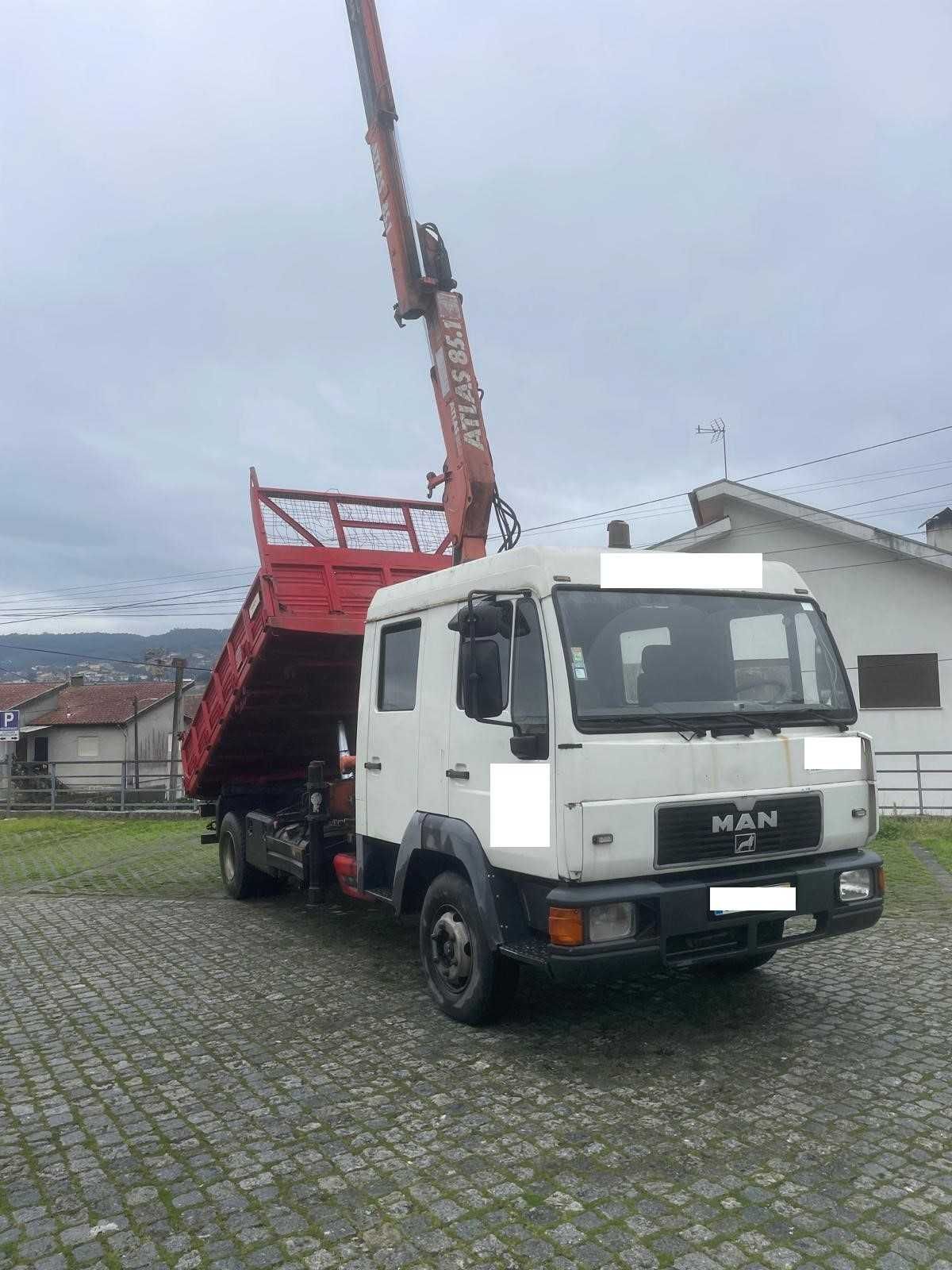 Camião MAN Pesado Tribasculante com grua