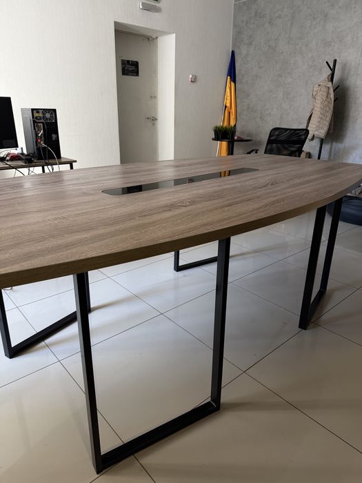 Продам конференс стіл