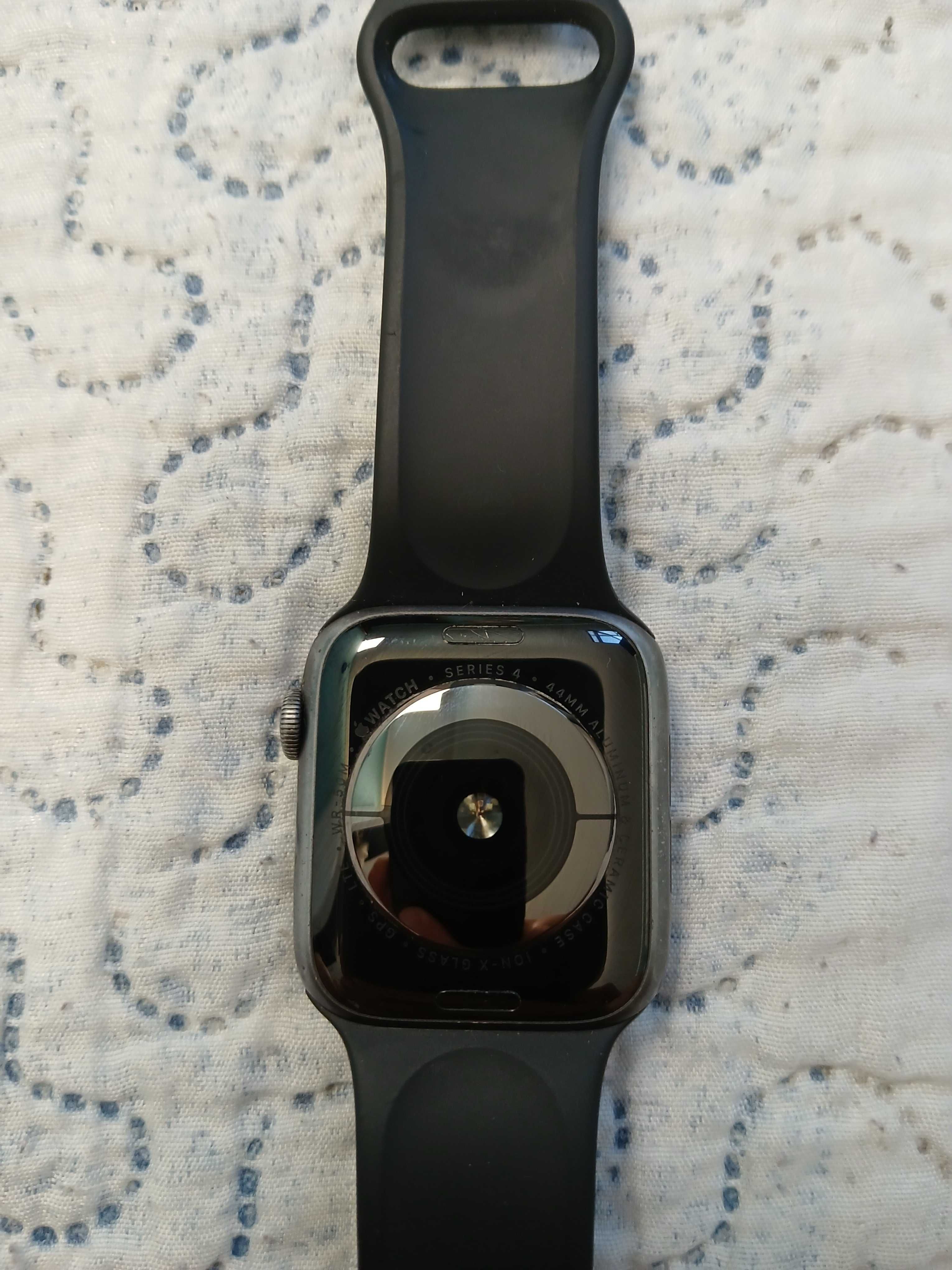 Apple wath 4. 44mm  e.sim